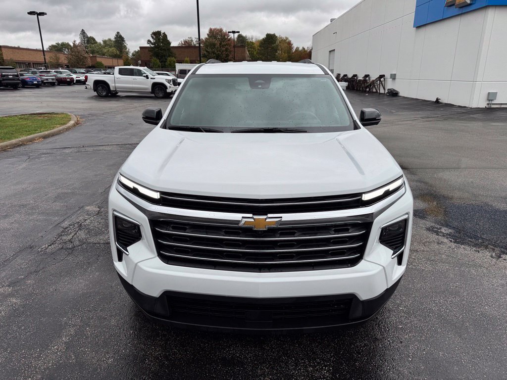New 2026 Chevrolet Traverse LT w/ Driver Confidence Package AWD/4WD image 2