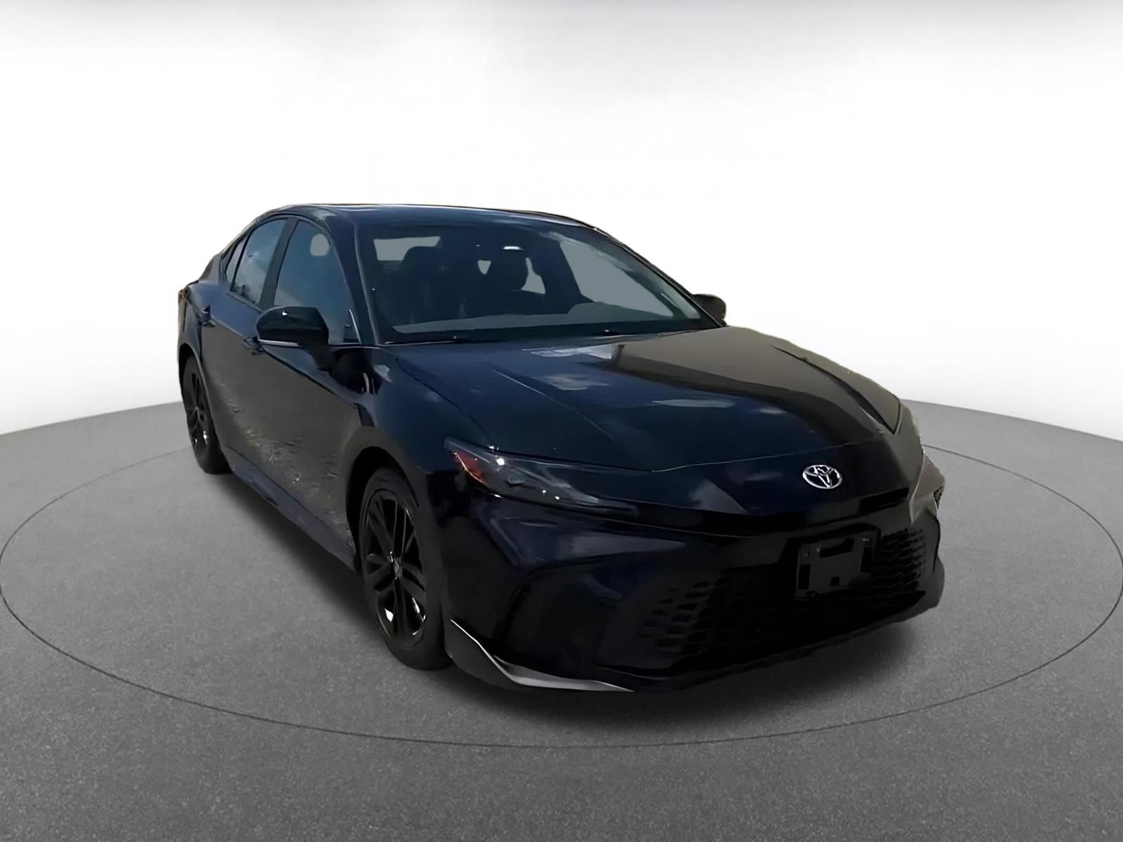 Used 2025 Toyota Camry SE FWD image 3