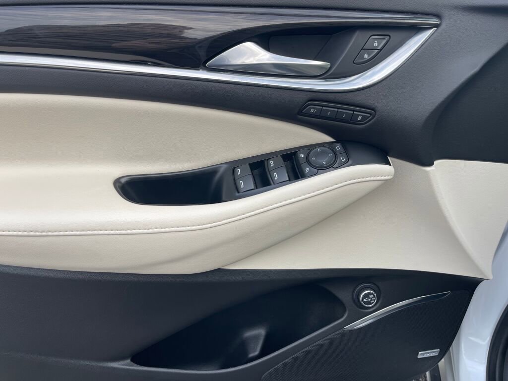 Used 2023 Buick Enclave Premium AWD/4WD image 8