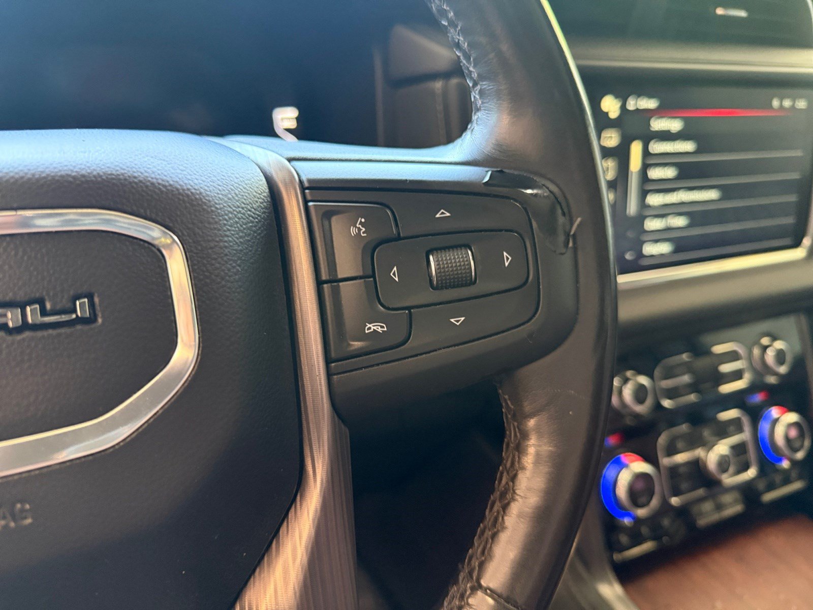 Used 2023 GMC Yukon Denali Ultimate AWD/4WD image 25