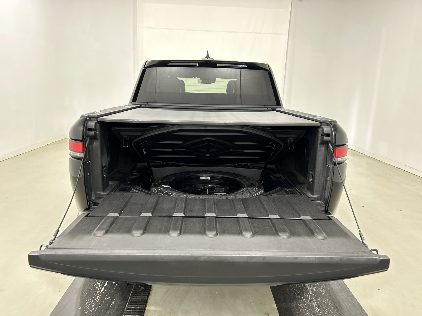 Used 2025 Rivian R1T Adventure AWD/4WD image 15