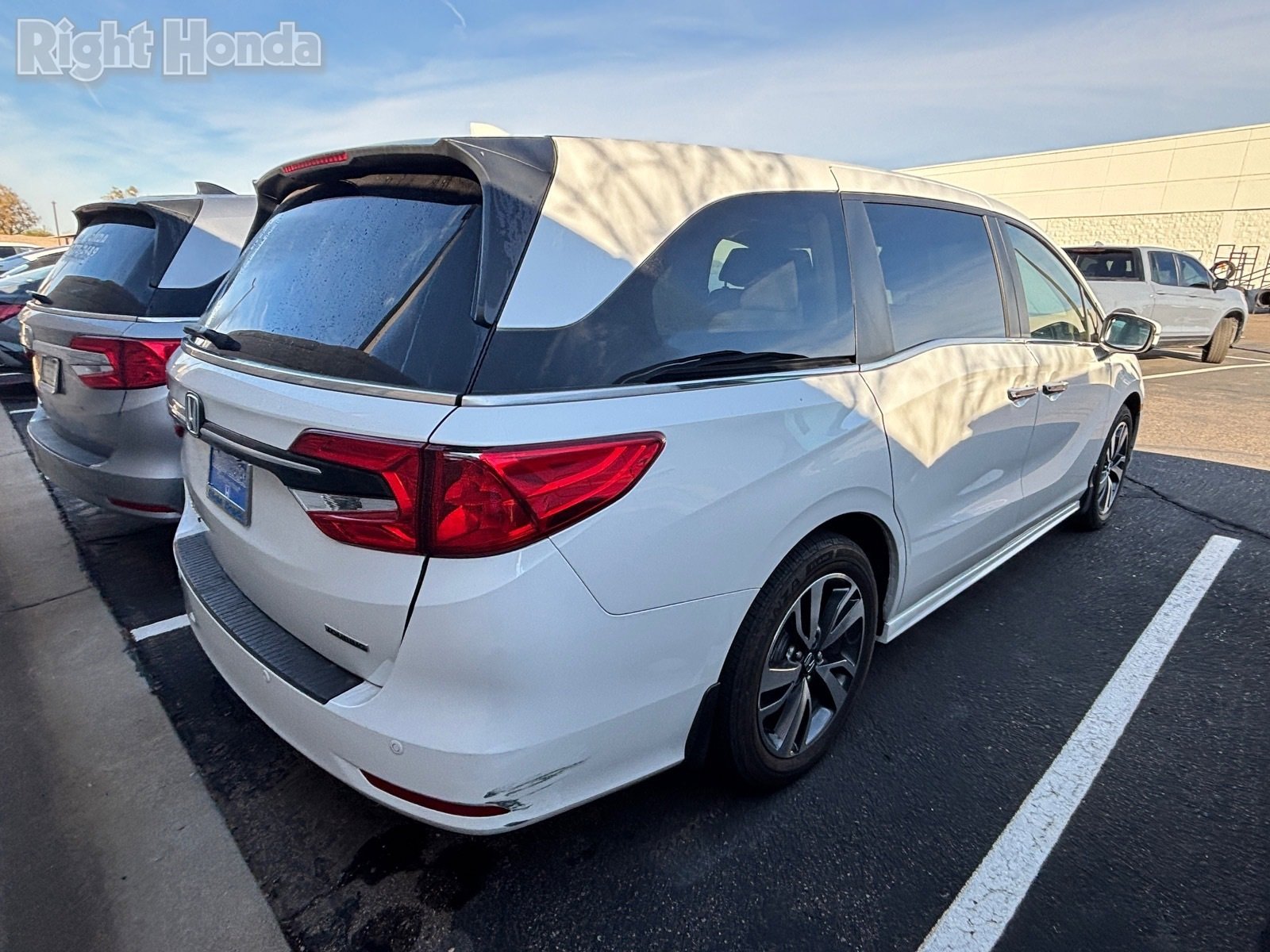 Used 2023 Honda Odyssey Touring image 3