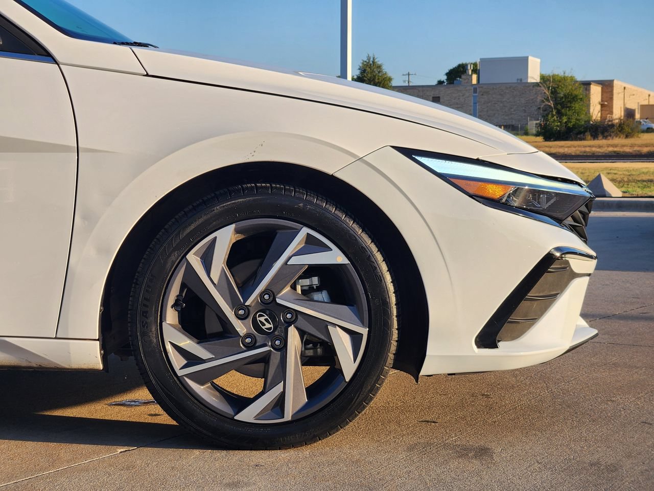 Used 2025 Hyundai Elantra SEL FWD image 8