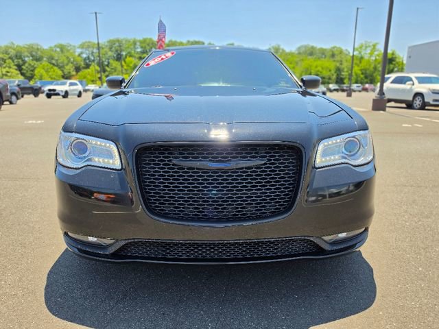 Used 2015 Chrysler 300 Limited w/ Driver Convenience Group RWD image 2