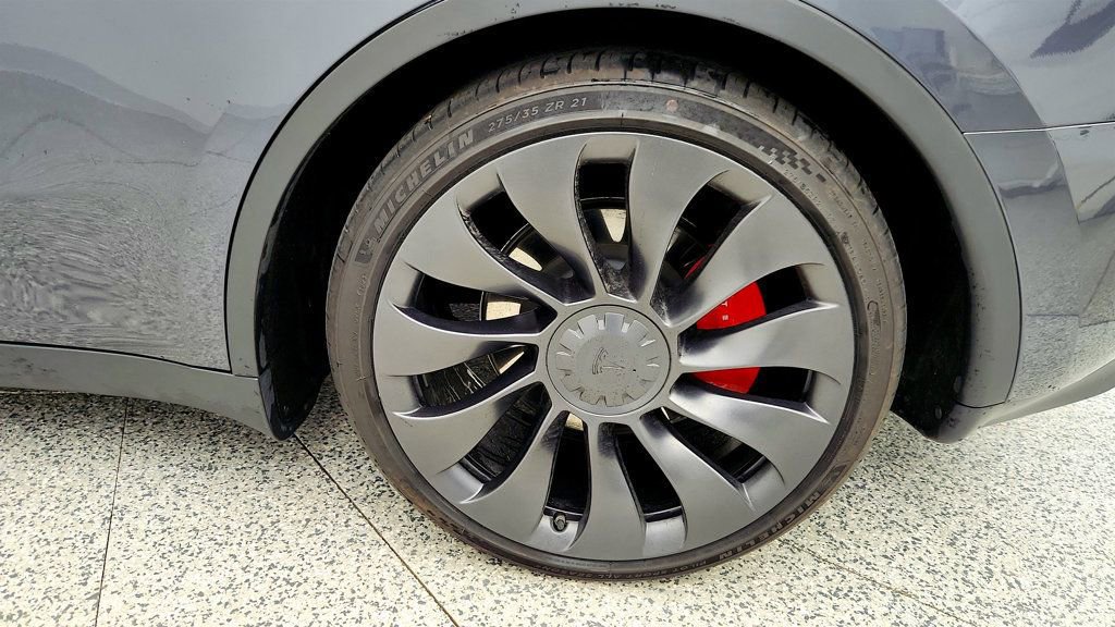 Used 2023 Tesla Model Y Performance image 9