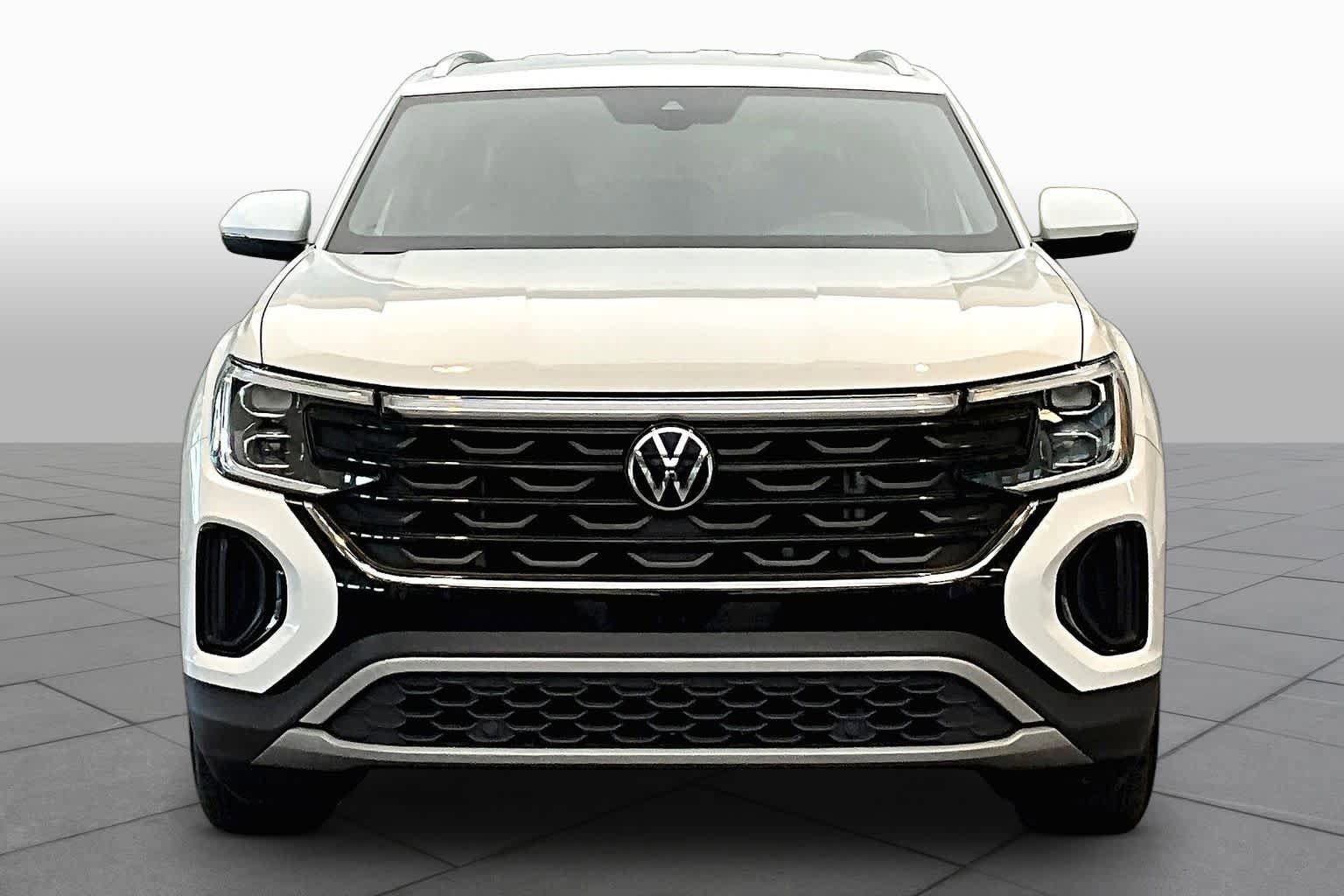 Used 2024 Volkswagen Atlas Cross Sport SE FWD image 4