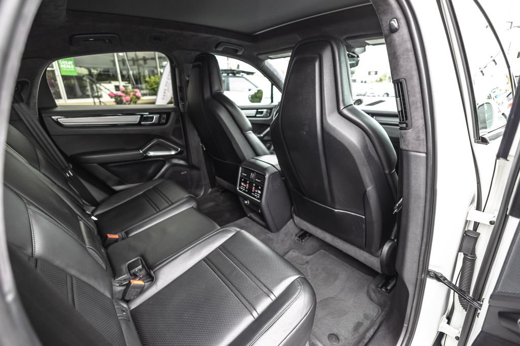 Used 2023 Porsche Cayenne Turbo S AWD/4WD image 34