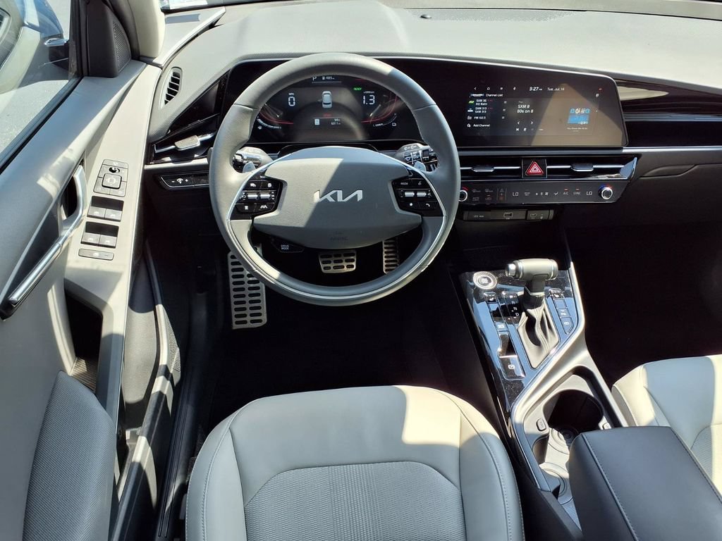 Used 2025 Kia Niro EX Touring FWD image 13