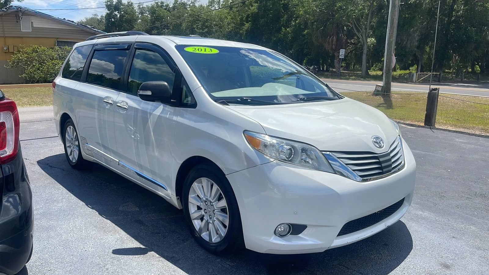 Used 2013 Toyota Sienna Limited w/ Advanced Technology Pkg FWD image 4