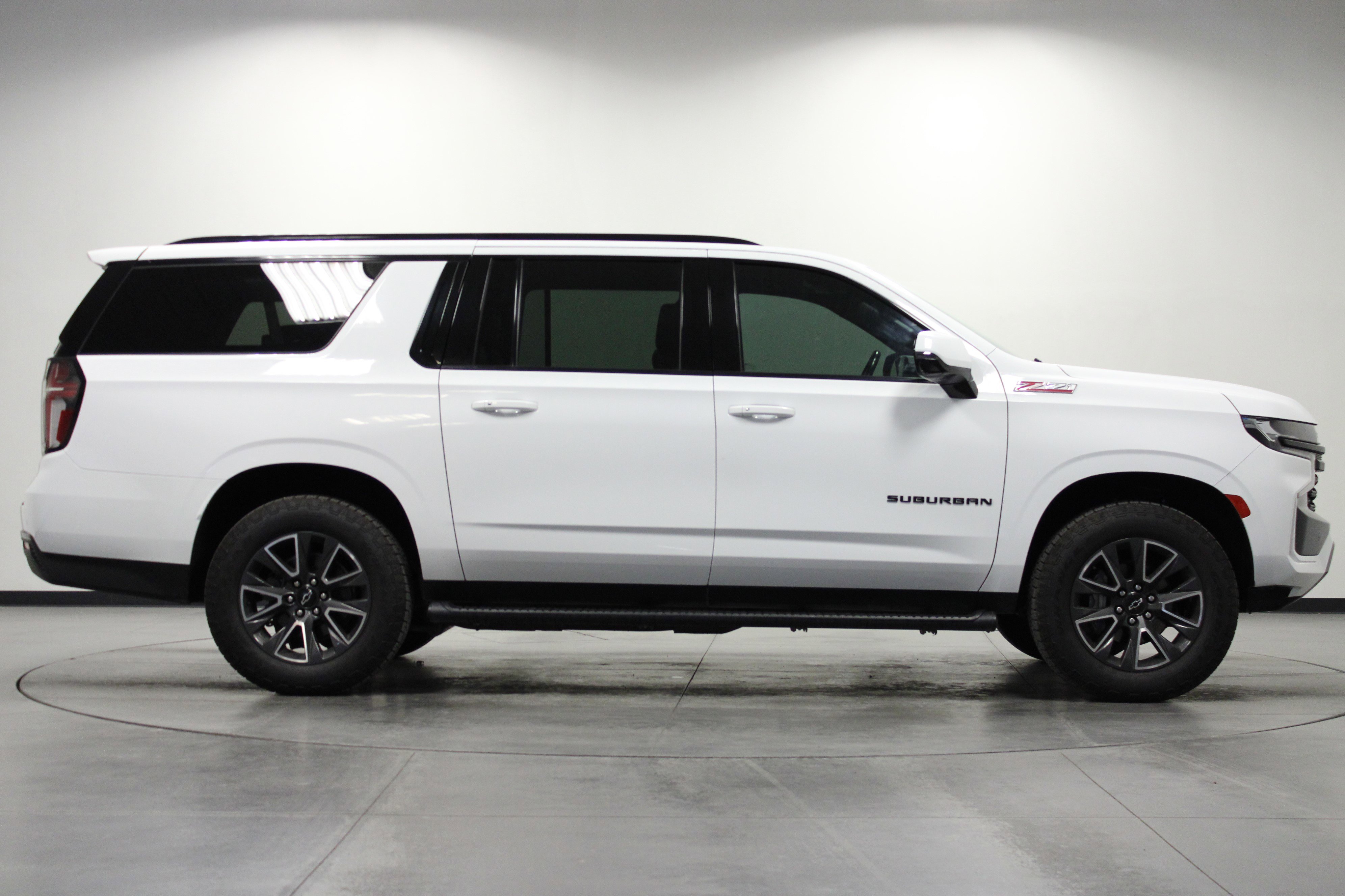 Used 2023 Chevrolet Suburban Z71 w/ Luxury Package image 3