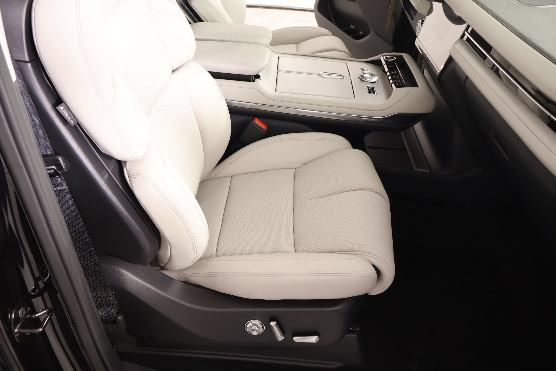 New 2026 Lincoln Navigator Premiere AWD/4WD image 14