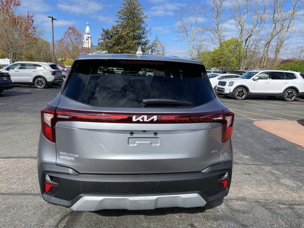 Used 2024 Kia Seltos LX AWD/4WD image 4