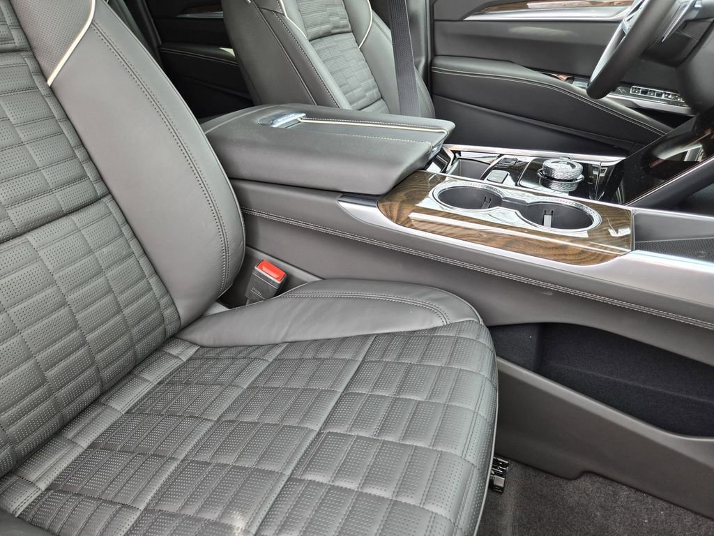 New 2026 Cadillac Escalade ESV Platinum Sport w/ LPO, ONYX Package image 8