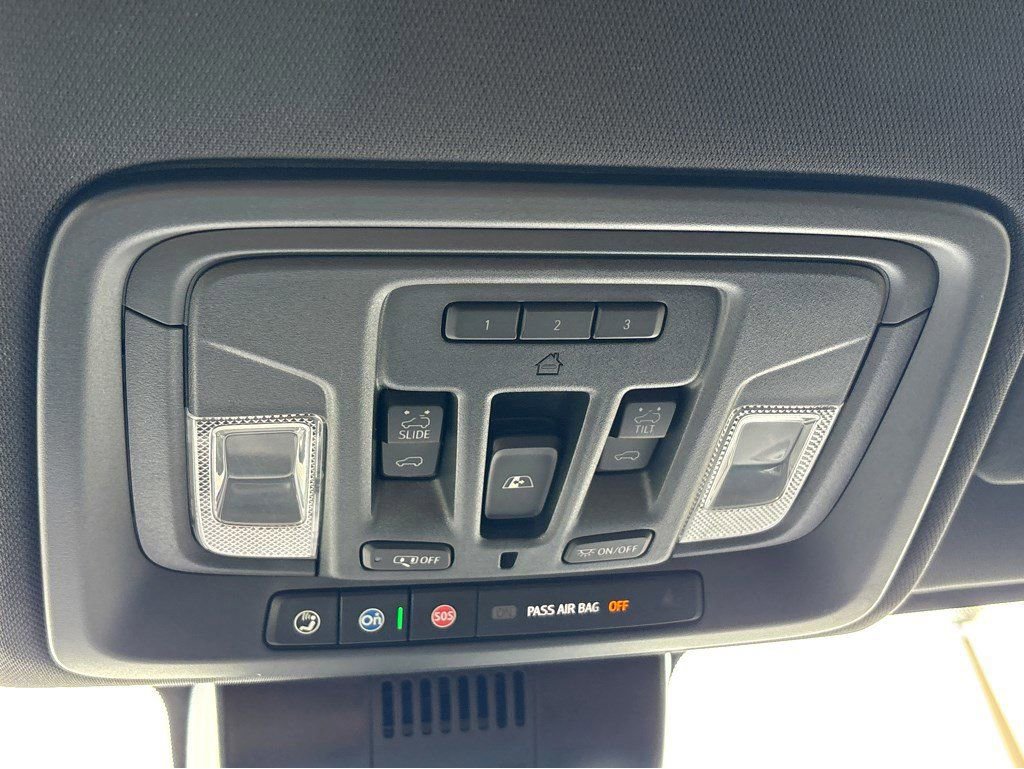 Used 2025 Chevrolet Silverado 2500 High Country w/ Technology Package AWD/4WD image 30