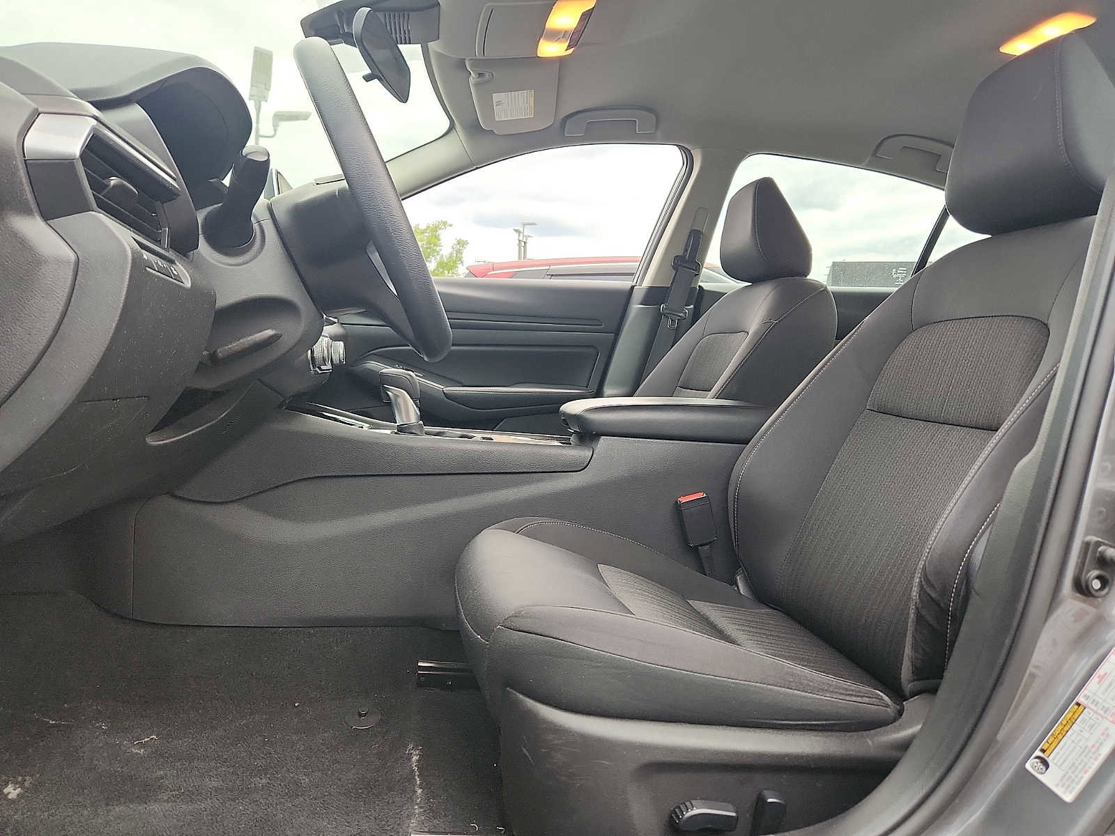 Used 2024 Nissan Altima 2.5 SV FWD image 13