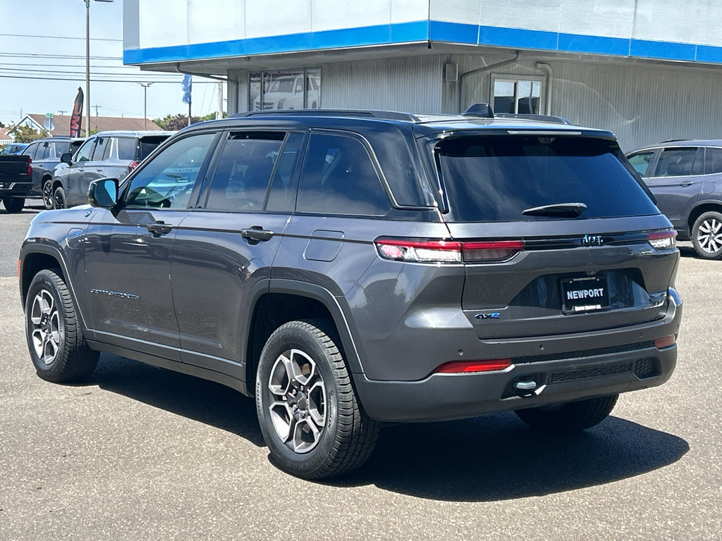 Used 2022 Jeep Grand Cherokee Trailhawk w/ Advanced Protech Group II AWD/4WD image 5