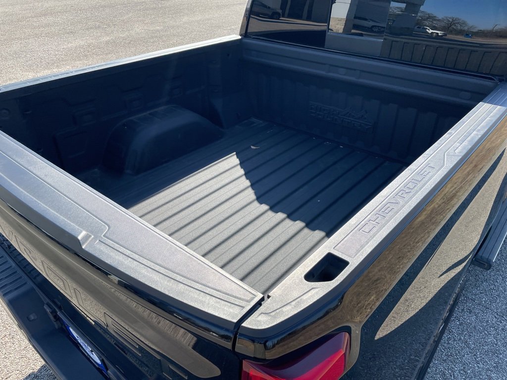 Used 2022 Chevrolet Silverado 1500 High Country w/ Technology Package image 32