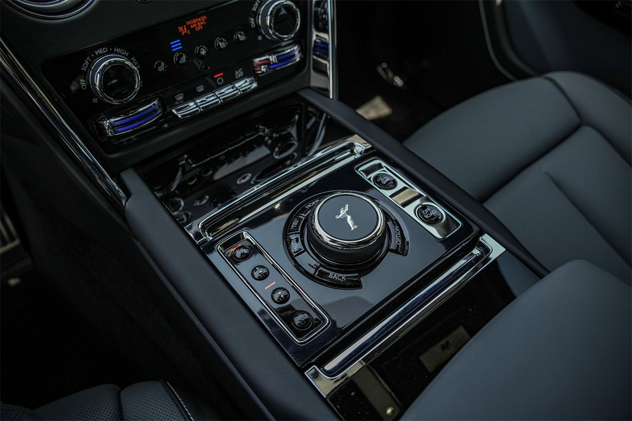 New 2025 Rolls-Royce Cullinan image 31