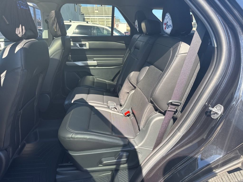 Used 2021 Ford Explorer Limited w/ Equipment Group 301A AWD/4WD image 8