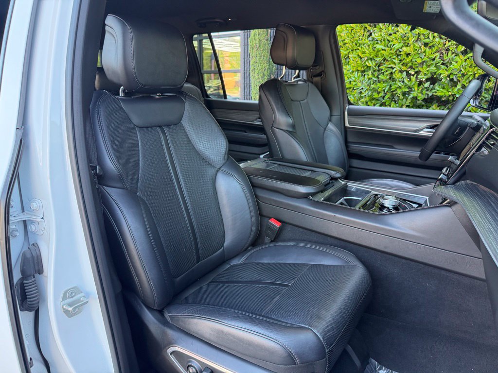Used 2024 Jeep Wagoneer Series II w/ Flexible Seating Group AWD/4WD image 35