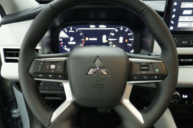 New 2026 Mitsubishi Outlander SE FWD image 8