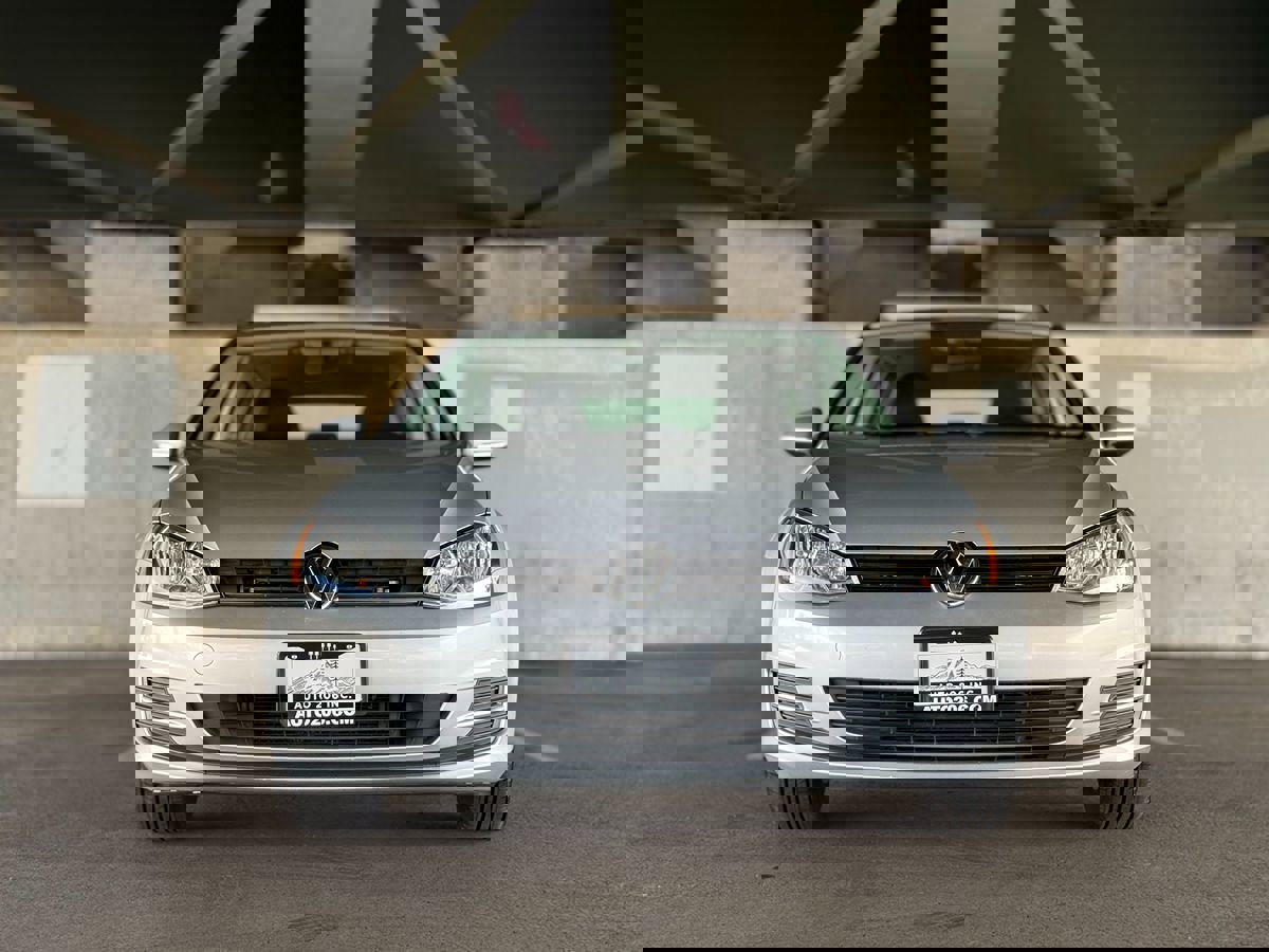 Used 2017 Volkswagen Golf S image 2