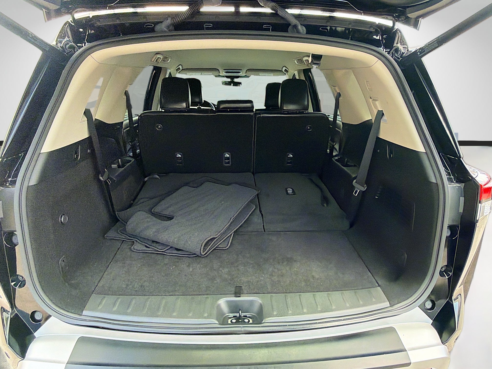 Used 2024 Nissan Pathfinder SL w/ Black Appearance Package FWD image 24