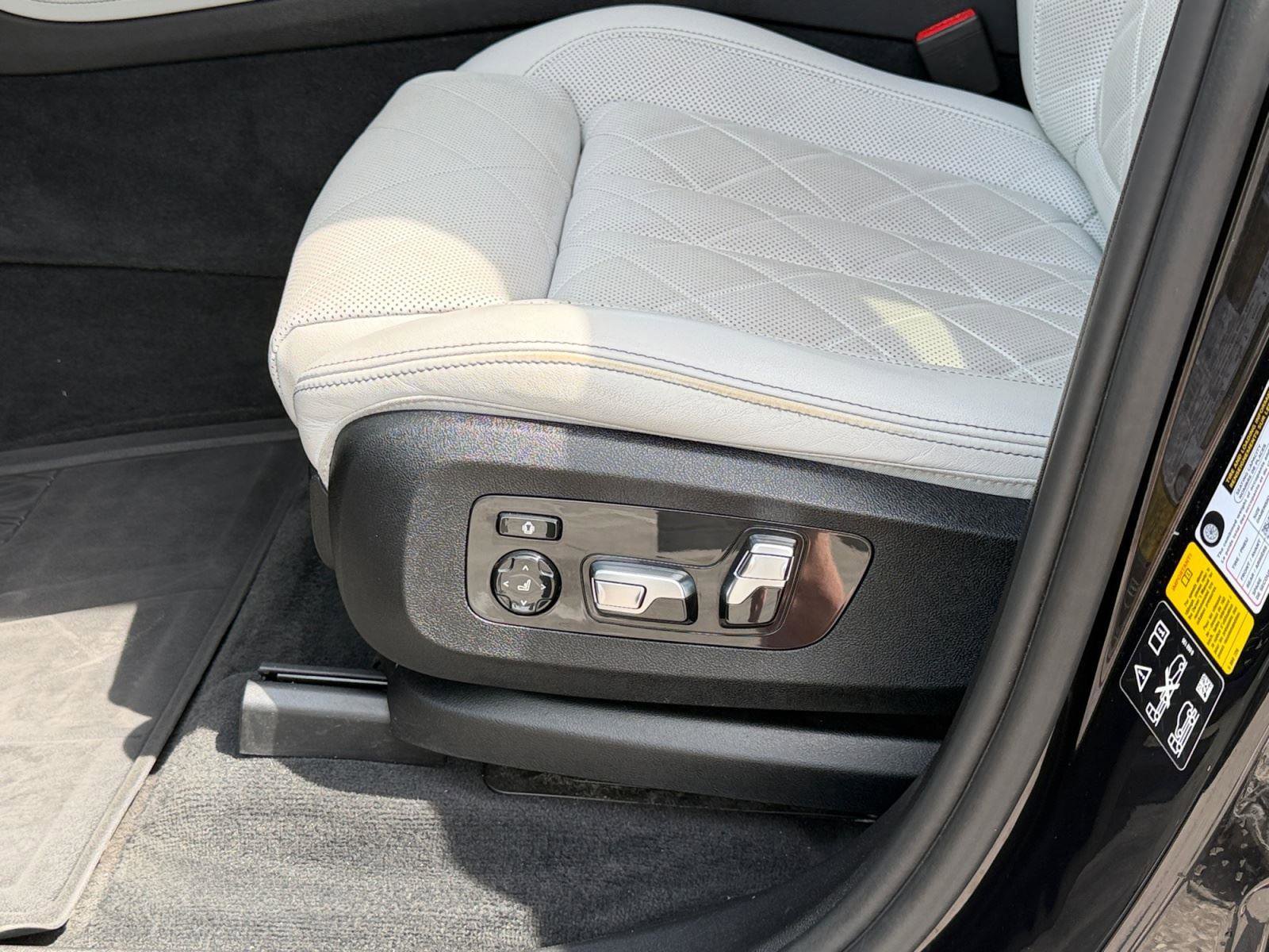 Used 2023 BMW X7 xDrive40i w/ Executive Package image 37