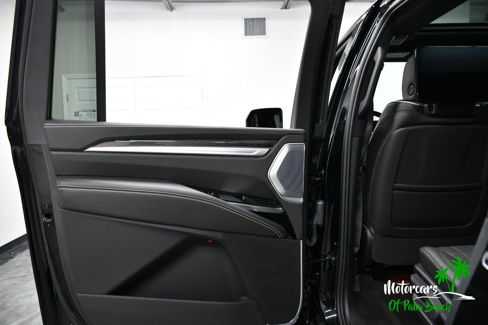 Used 2026 Cadillac Escalade ESV V w/ LPO, ONYX Package AWD/4WD image 59