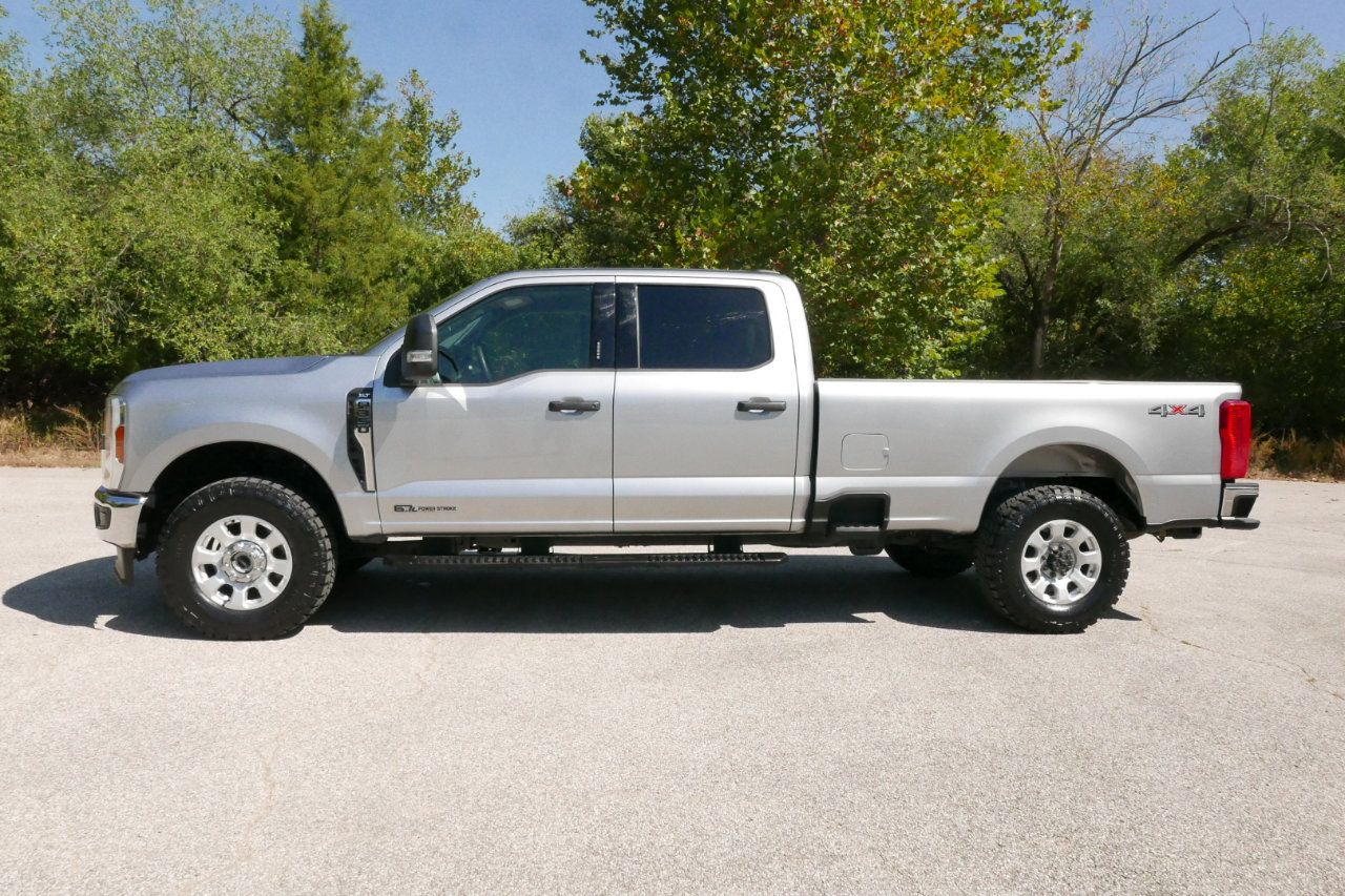 Used 2024 Ford F350 XLT image 2