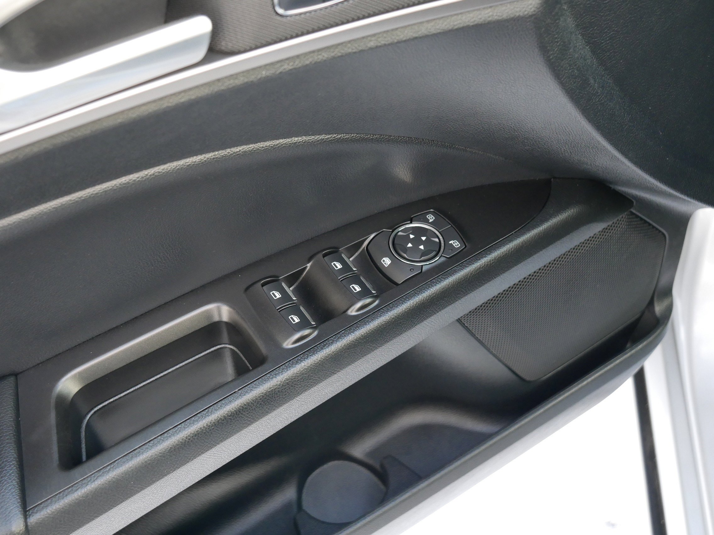 Used 2018 Ford Fusion SE w/ Fusion SE Technology Package image 19