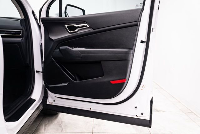 Used 2025 Kia Sportage LX image 30