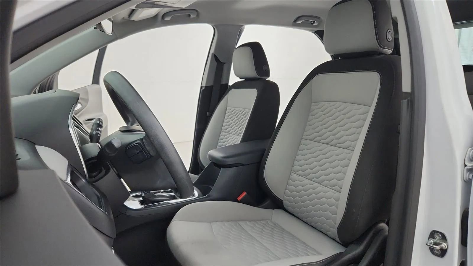 Used 2021 Chevrolet Equinox LS FWD image 45