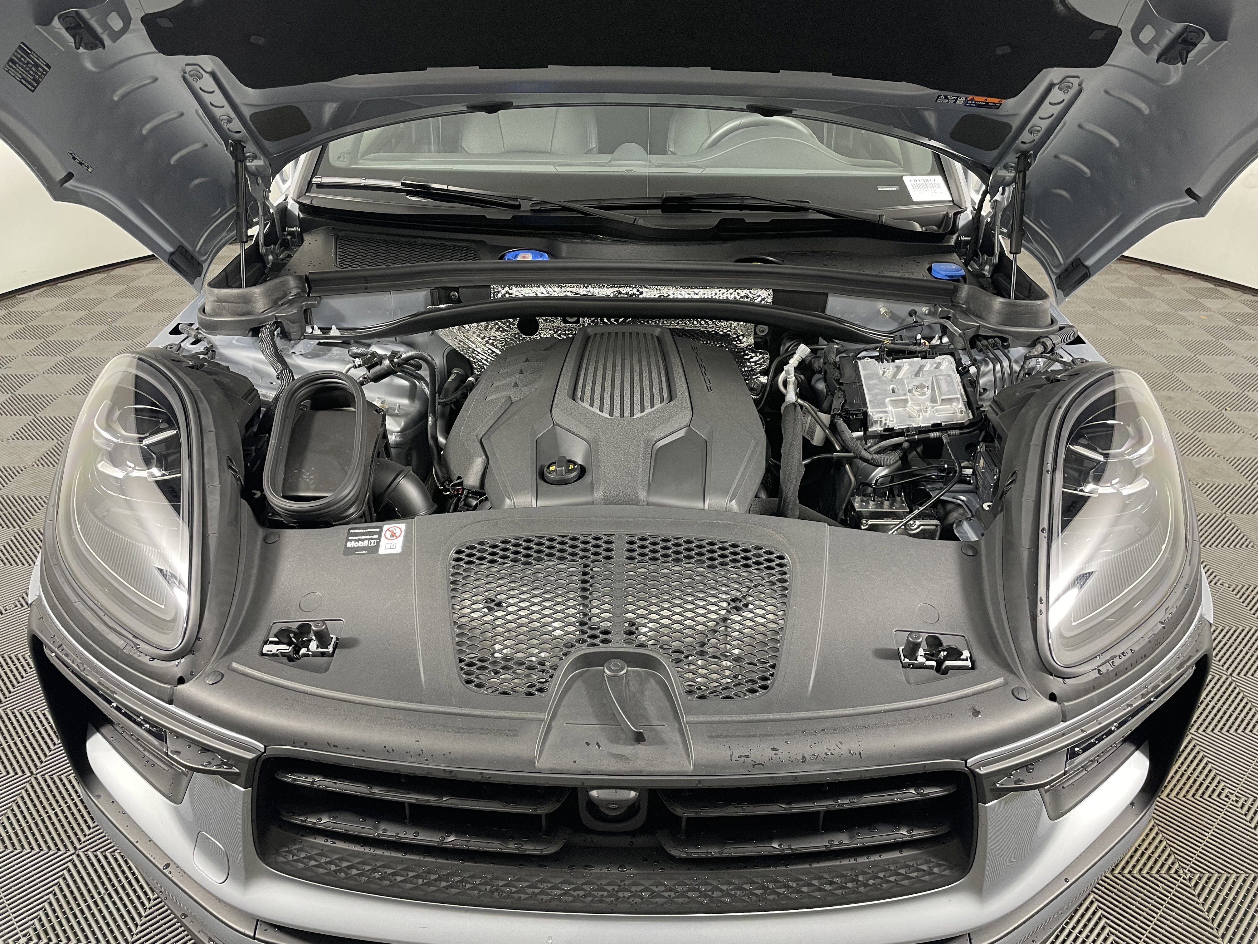 Used 2025 Porsche Macan image 22