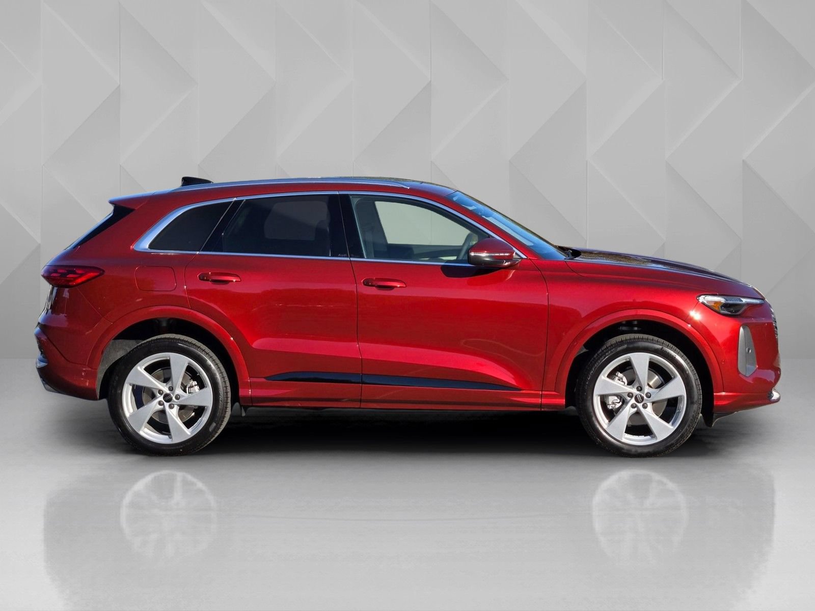 Used 2025 Audi Q5 Premium Plus w/ Premium Plus AWD/4WD image 7