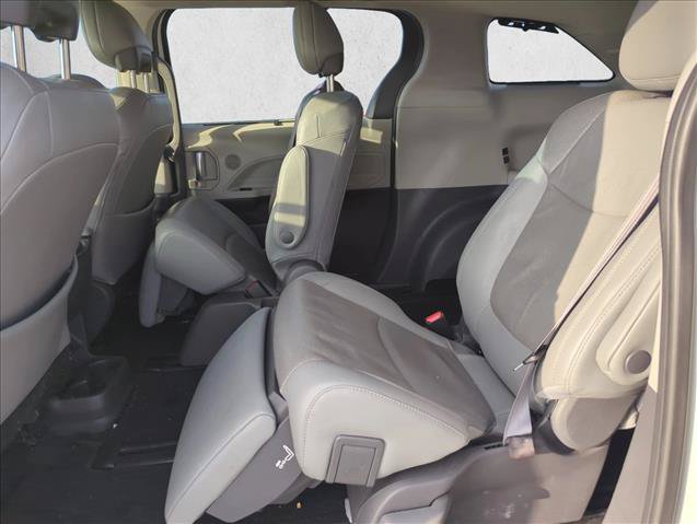 Certified 2021 Toyota Sienna Limited FWD image 8