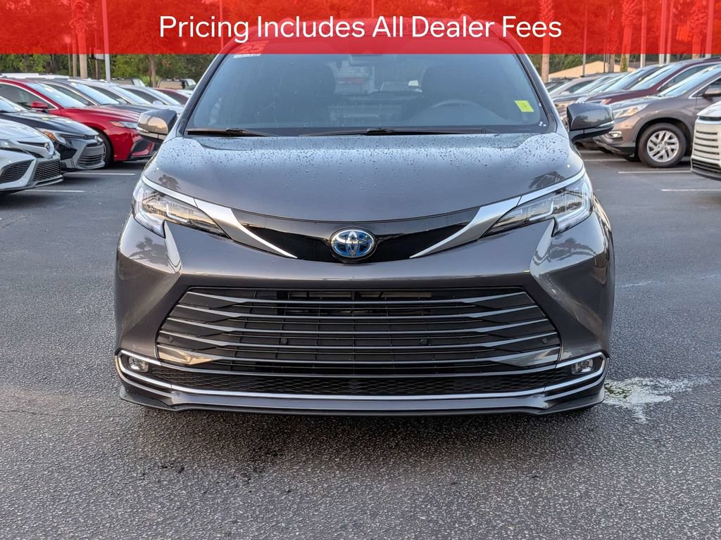Used 2025 Toyota Sienna Limited FWD image 10