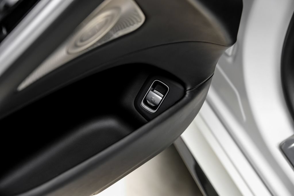 Used 2024 Mercedes-Benz S 63 AMG S w/ Carbon Fiber Exterior Package image 55