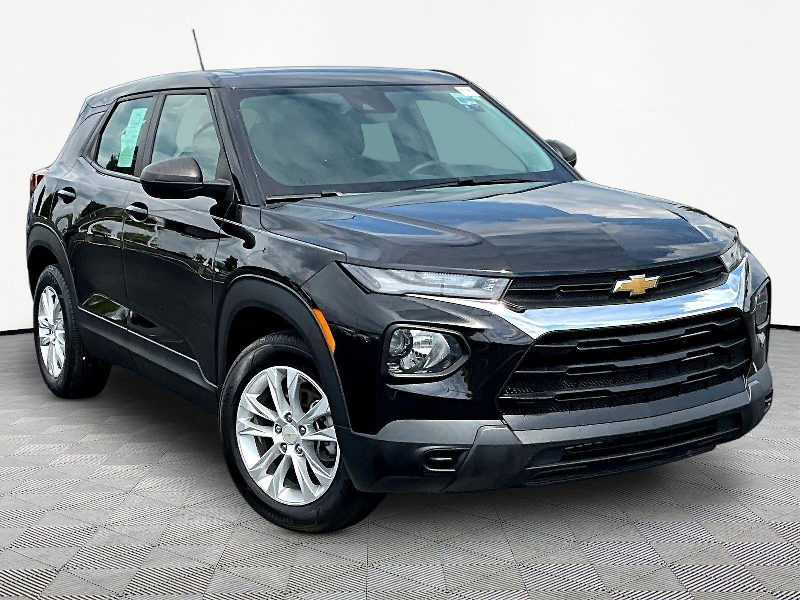 Used 2021 Chevrolet TrailBlazer LS FWD image 3