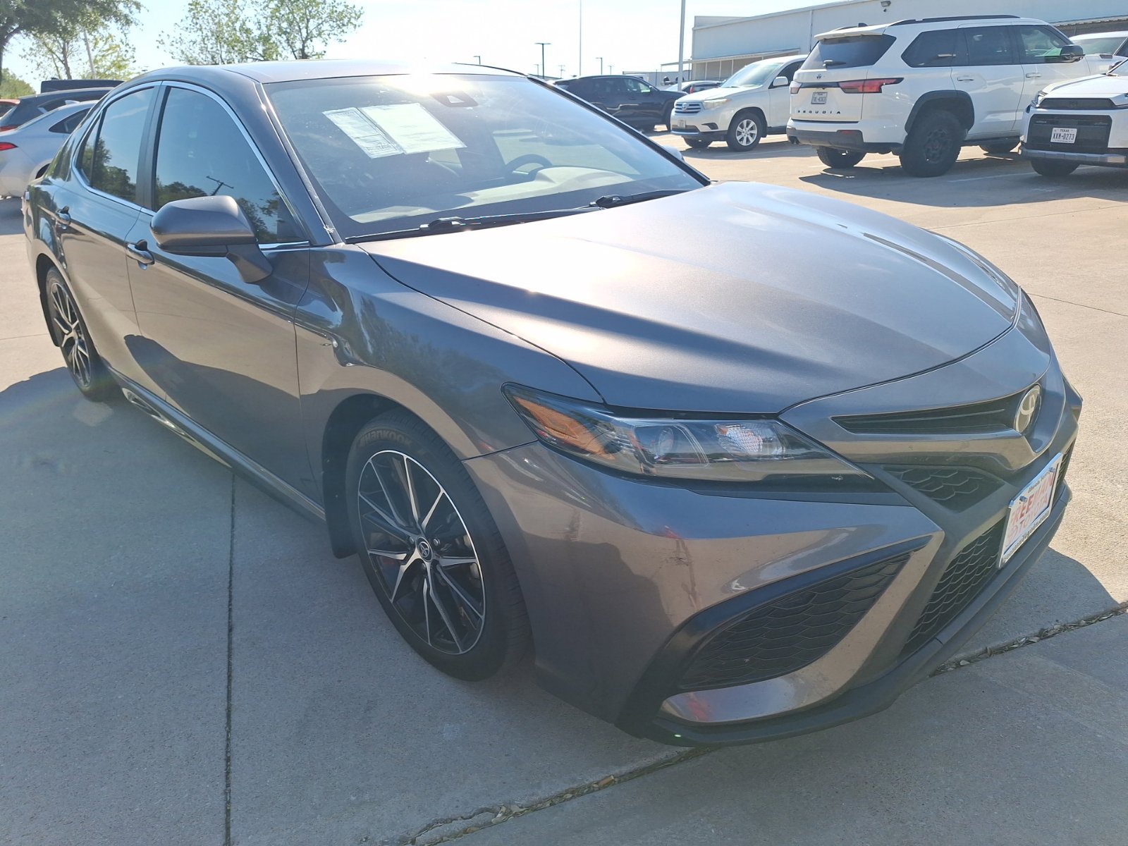 Used 2021 Toyota Camry SE FWD image 8