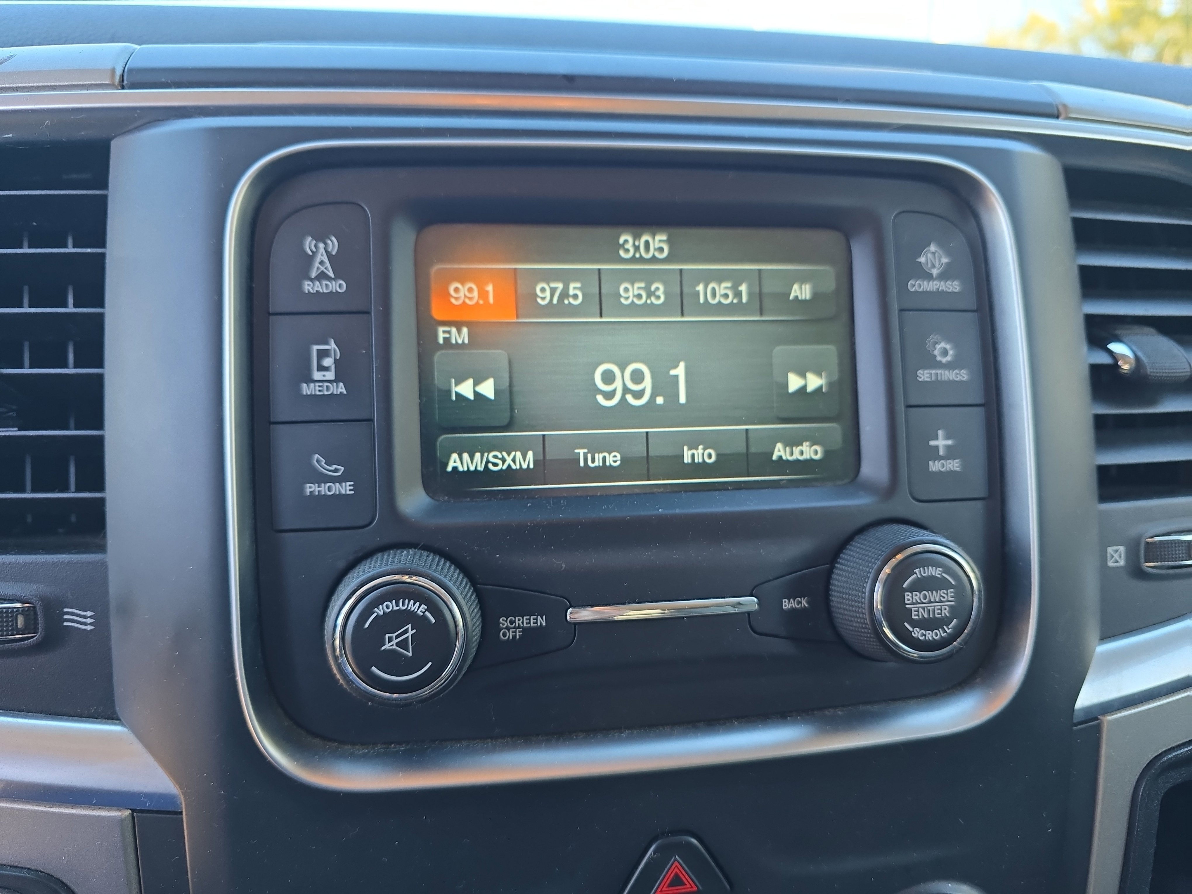 Used 2016 RAM 1500 Classic SLT image 22