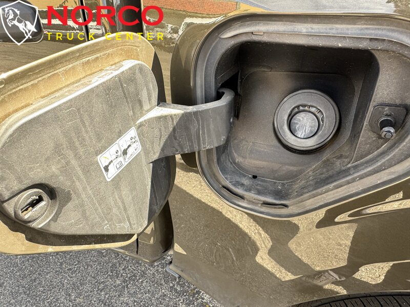 Used 2023 Chevrolet Colorado W/T RWD image 12