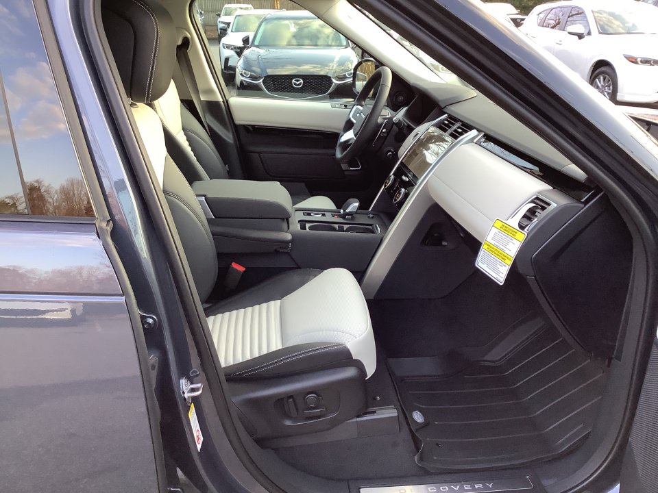 New 2026 Land Rover Discovery S AWD/4WD image 32