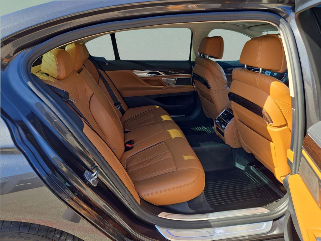 Used 2022 BMW 750i xDrive image 26
