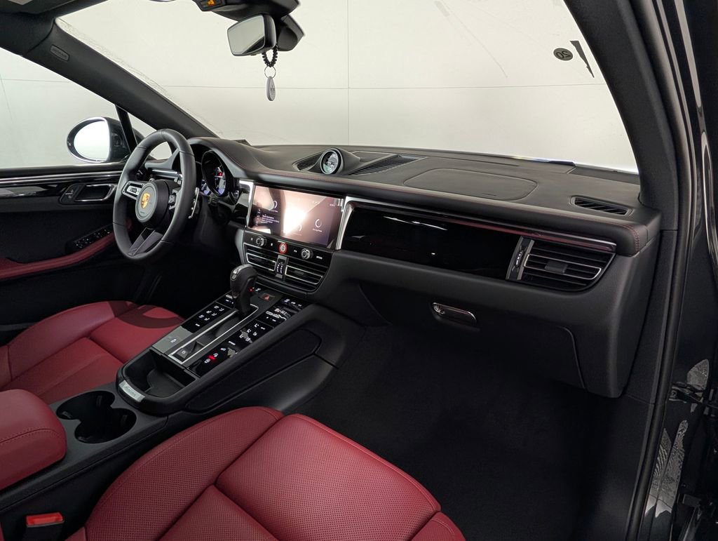 New 2026 Porsche Macan image 18
