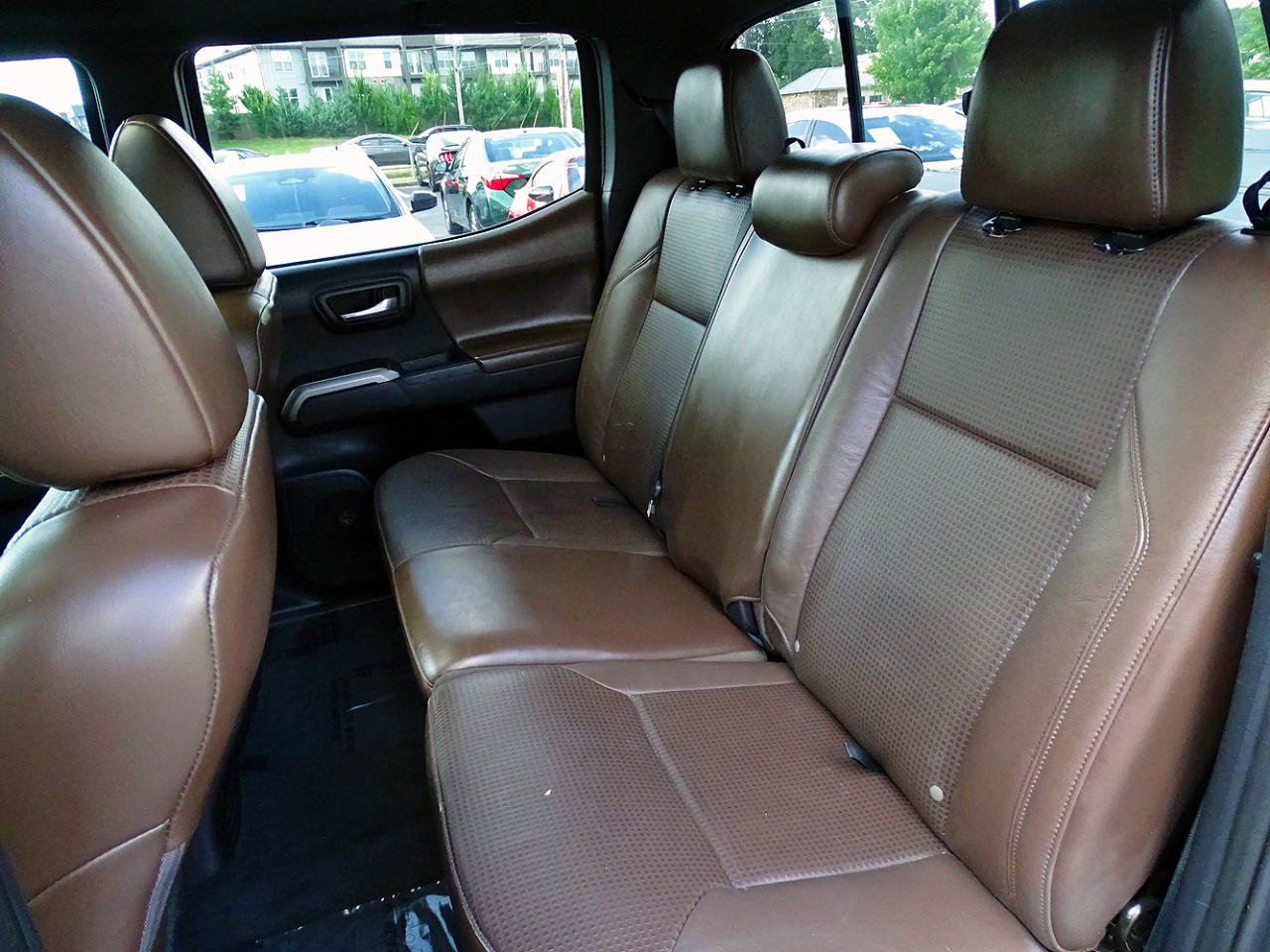 Used 2016 Toyota Tacoma Limited w/ Towing Package RWD image 32