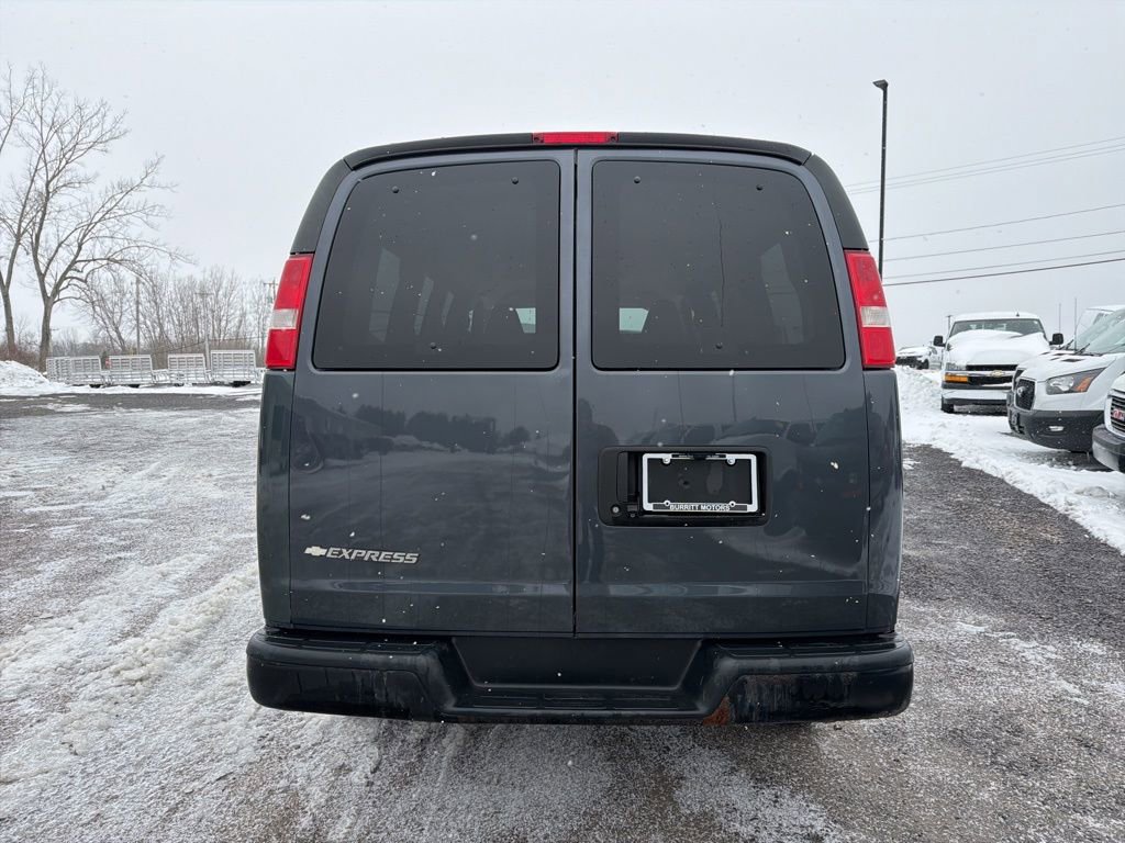 Used 2017 Chevrolet Express 2500 LS image 4