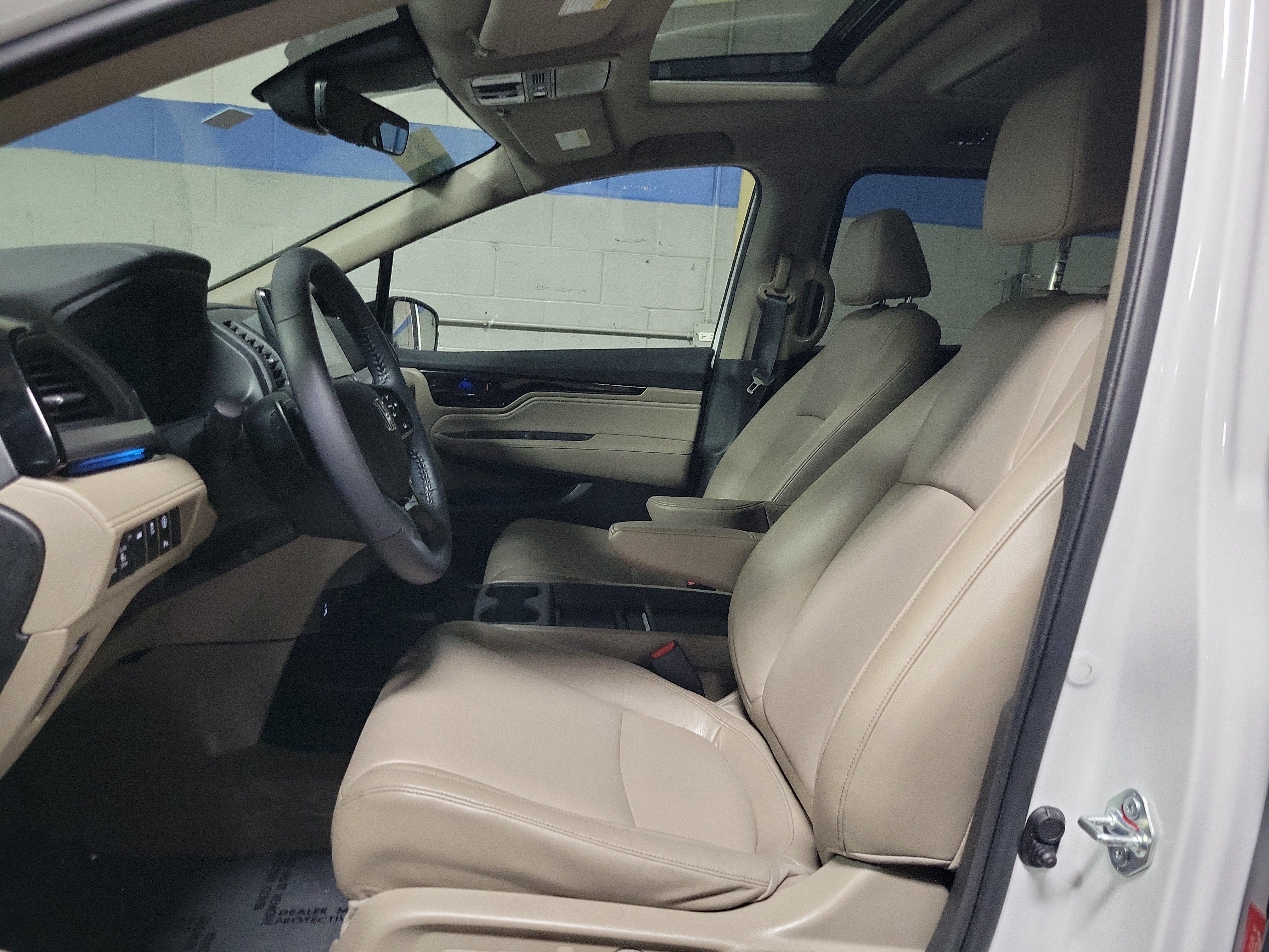 Certified 2023 Honda Odyssey Touring image 24