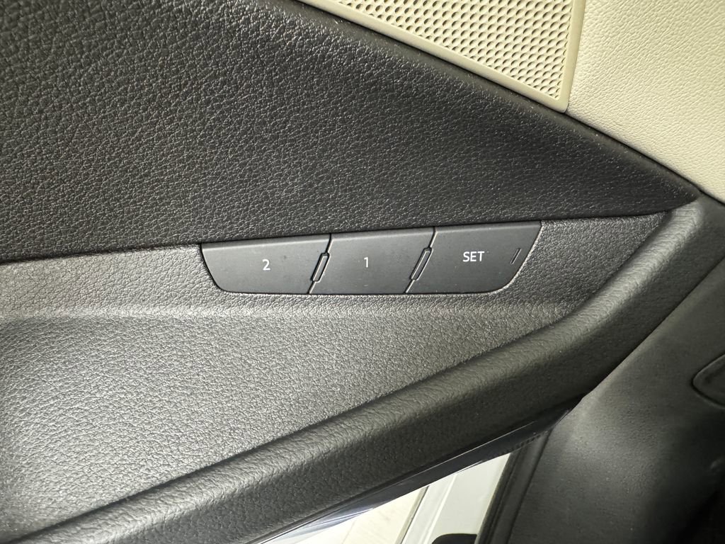 Used 2019 Audi e-tron Premium Plus image 28