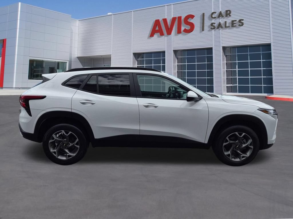 Used 2025 Chevrolet Trax LT w/ LT Convenience Package FWD image 5